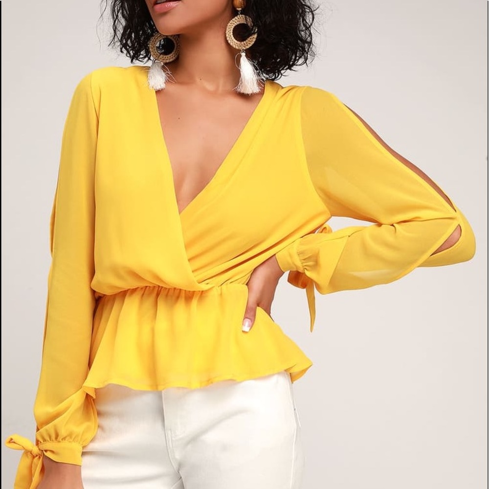 Lulu’s Cold Shoulder Surplice Top